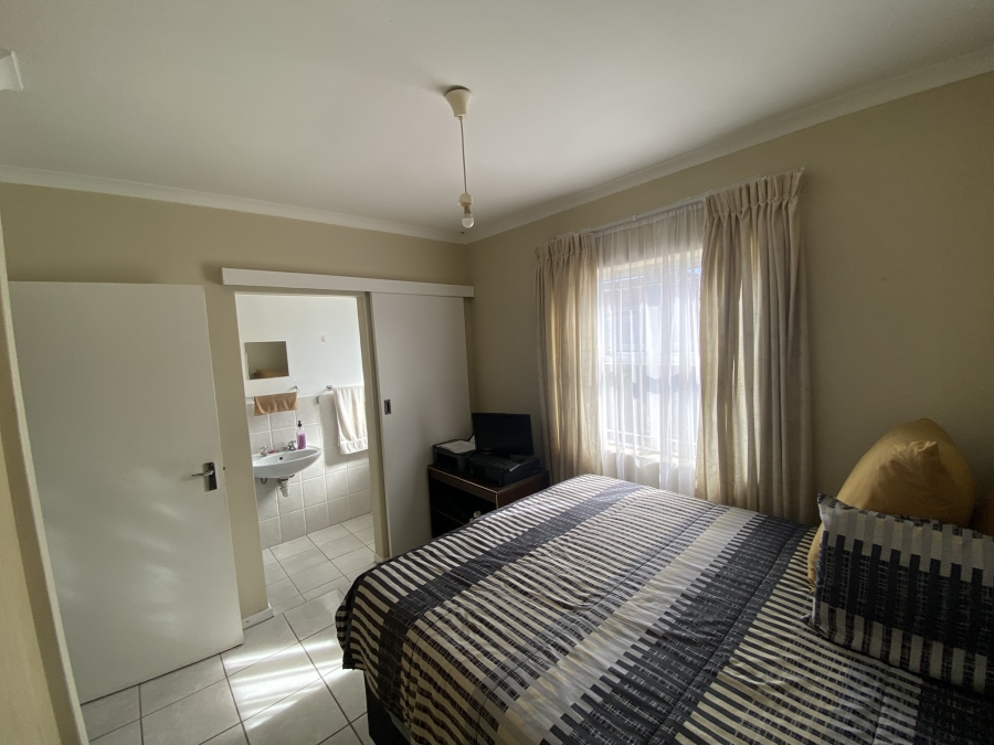To Let 3 Bedroom Property for Rent in Muizenberg Western Cape